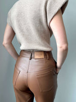 Charger l'image dans la galerie, Camel coloured vegan leather pants high waisted | Sashū
